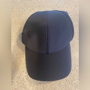 Sold 🖤Lululemon Fast and Free black hat. New, never used.  Excellent condition.